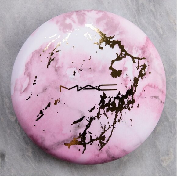 MAC cosmetics Next to Nothing Bronzing Powder - Picture 10 of 11